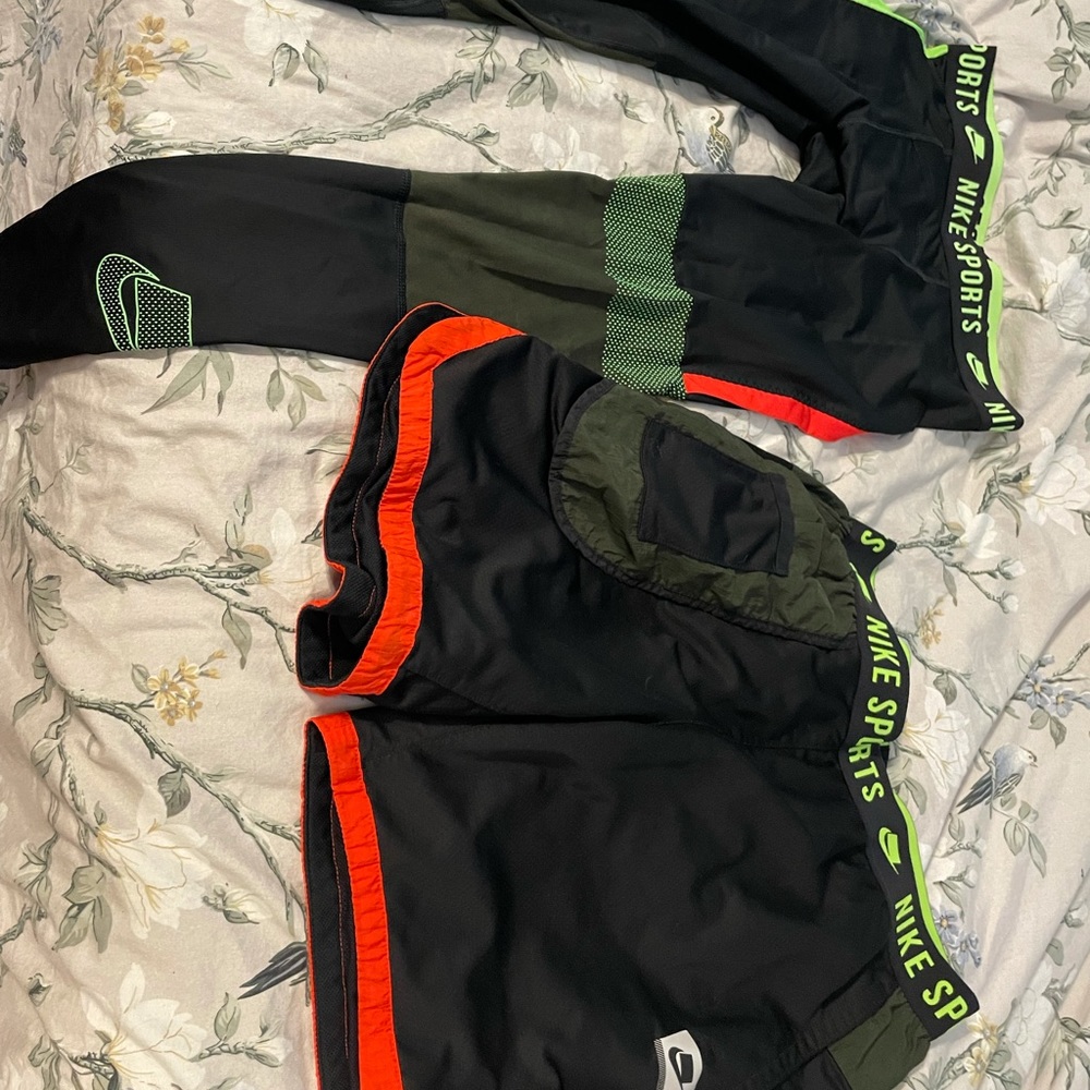 Nike Sport Clash Shorts/Leggings - M - Black/Red